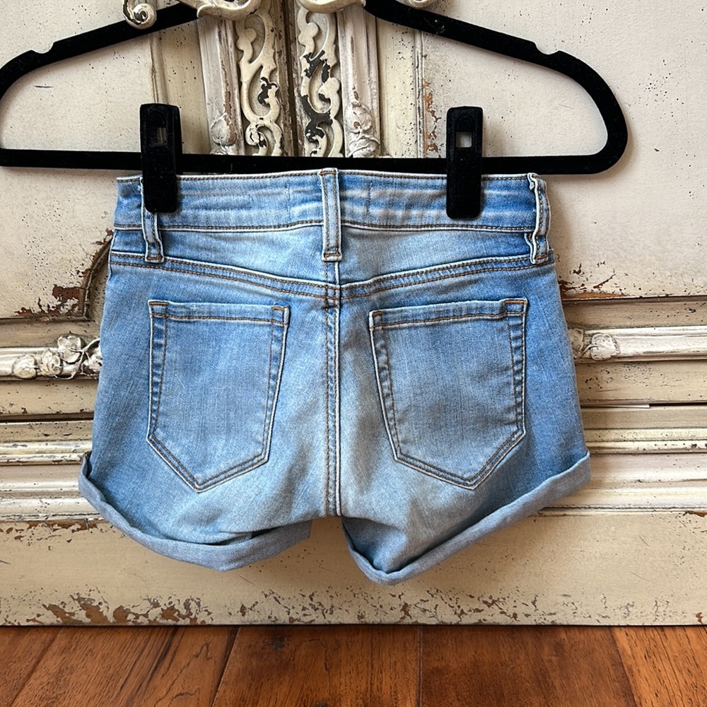 Jean shorts. Super stretch shortie - Picture 2 of 3